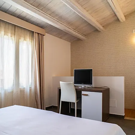 Hotel Del Lauro 4*